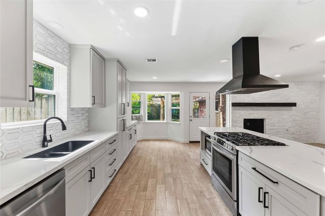 9739 Philmont Drive, Houston, TX 77080