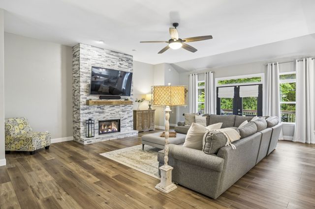 940 Century Oak Dr, Nashville, TN 37211