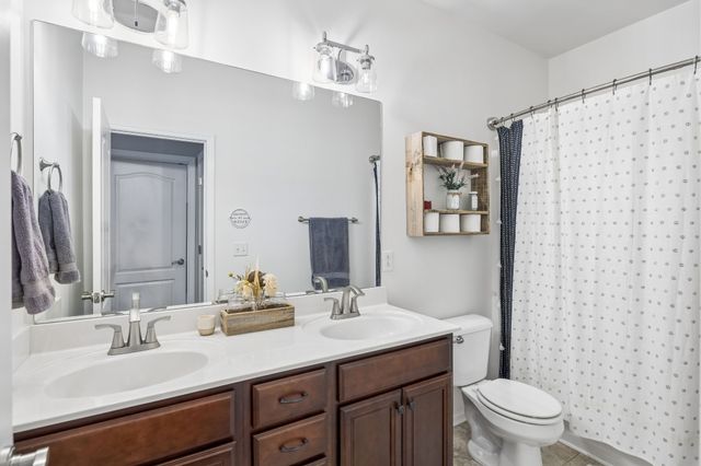 940 Century Oak Dr, Nashville, TN 37211