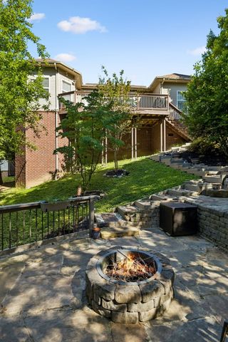 940 Century Oak Dr, Nashville, TN 37211