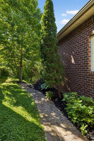 940 Century Oak Dr, Nashville, TN 37211