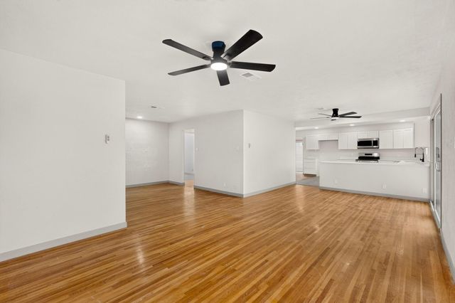 421 La Veta Drive NE, Albuquerque, NM 87108