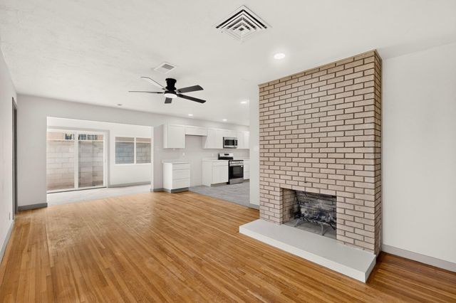 421 La Veta Drive NE, Albuquerque, NM 87108