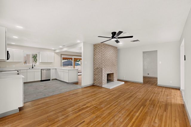 421 La Veta Drive NE, Albuquerque, NM 87108