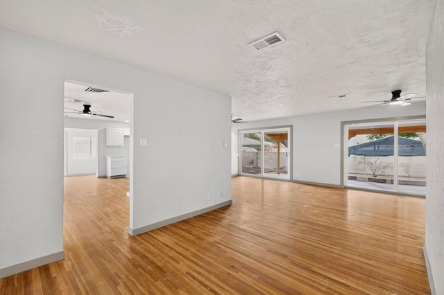 421 La Veta Drive NE, Albuquerque, NM 87108