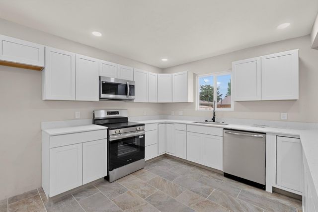 421 La Veta Drive NE, Albuquerque, NM 87108