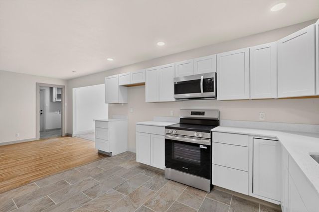 421 La Veta Drive NE, Albuquerque, NM 87108