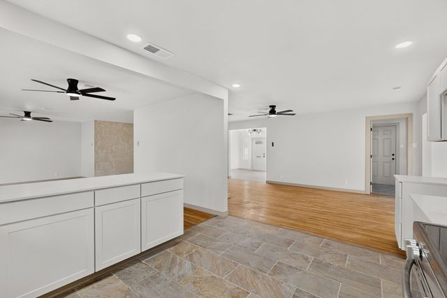 421 La Veta Drive NE, Albuquerque, NM 87108