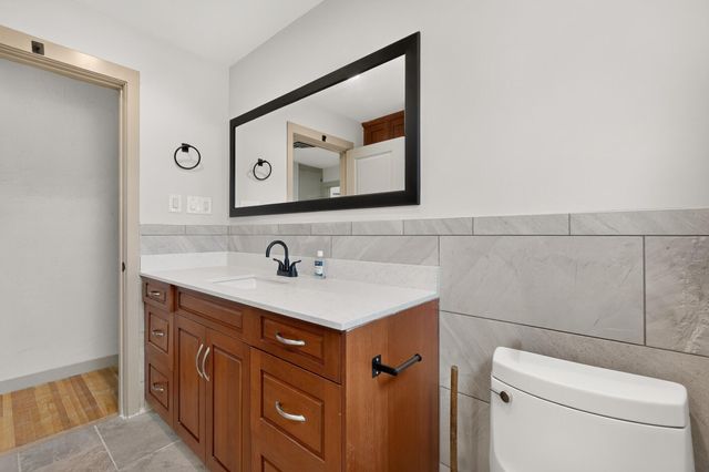 421 La Veta Drive NE, Albuquerque, NM 87108