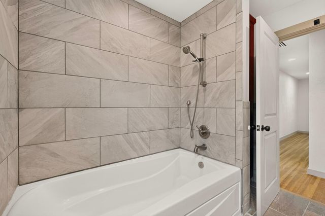 421 La Veta Drive NE, Albuquerque, NM 87108