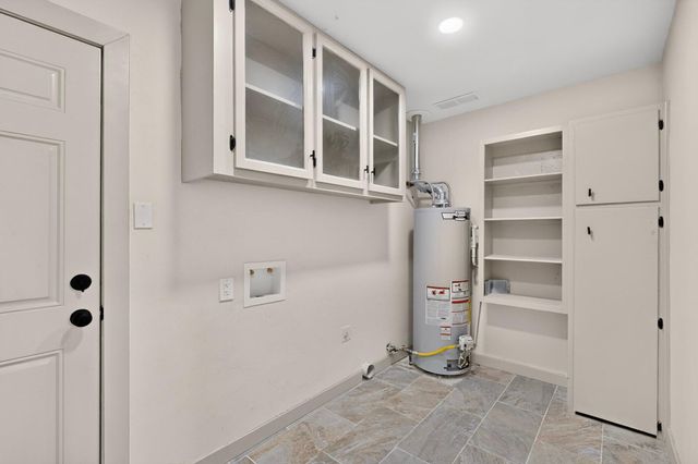 421 La Veta Drive NE, Albuquerque, NM 87108