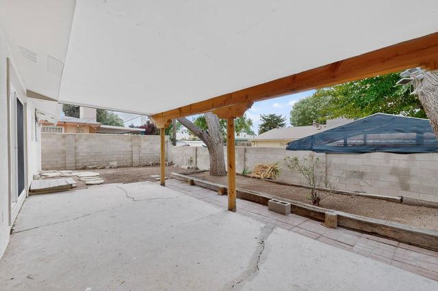 421 La Veta Drive NE, Albuquerque, NM 87108