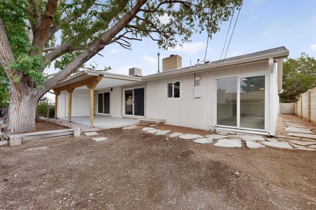 421 La Veta Drive NE, Albuquerque, NM 87108