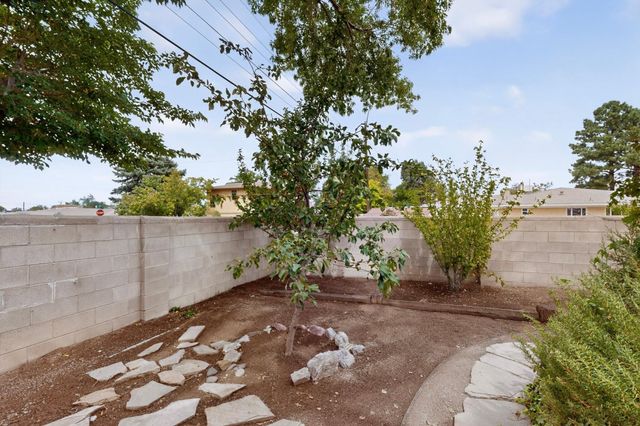 421 La Veta Drive NE, Albuquerque, NM 87108