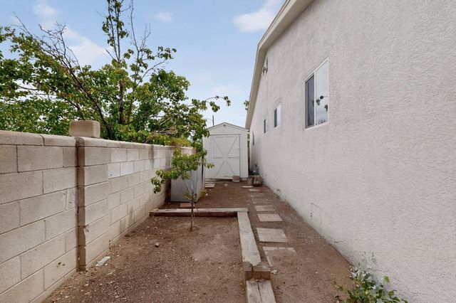 421 La Veta Drive NE, Albuquerque, NM 87108