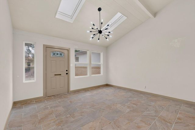 421 La Veta Drive NE, Albuquerque, NM 87108
