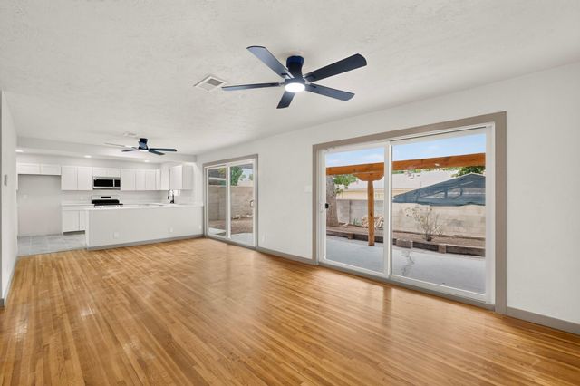 421 La Veta Drive NE, Albuquerque, NM 87108