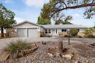 421 La Veta Drive NE, Albuquerque, NM 87108