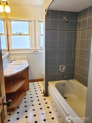 1815 E Roy Street, Seattle, WA 98112