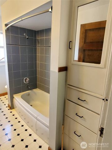 1815 E Roy Street, Seattle, WA 98112