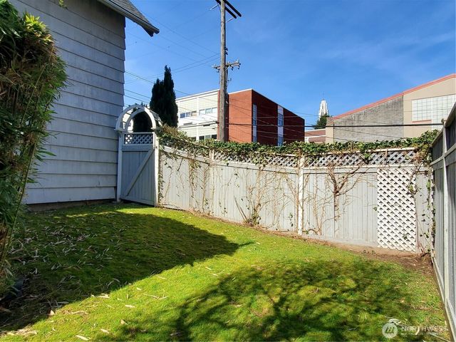 1815 E Roy Street, Seattle, WA 98112