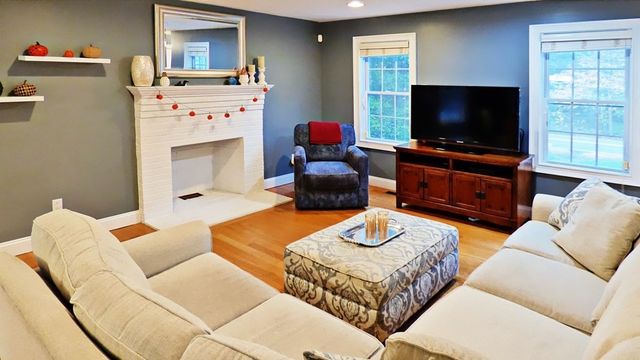 255 Holmes St, Hanson, MA 02341