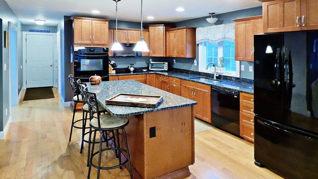 255 Holmes St, Hanson, MA 02341