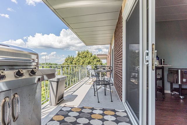 2900 Maple Avenue 19E, Downers Grove, IL 60515