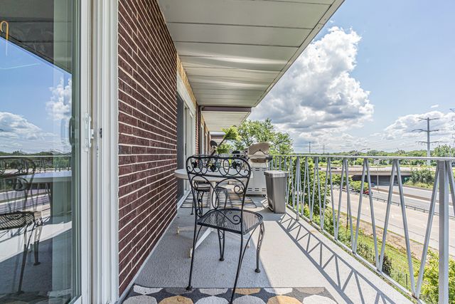 2900 Maple Avenue 19E, Downers Grove, IL 60515