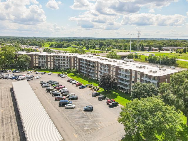 2900 Maple Avenue 19E, Downers Grove, IL 60515