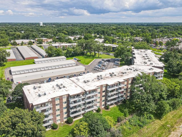 2900 Maple Avenue 19E, Downers Grove, IL 60515
