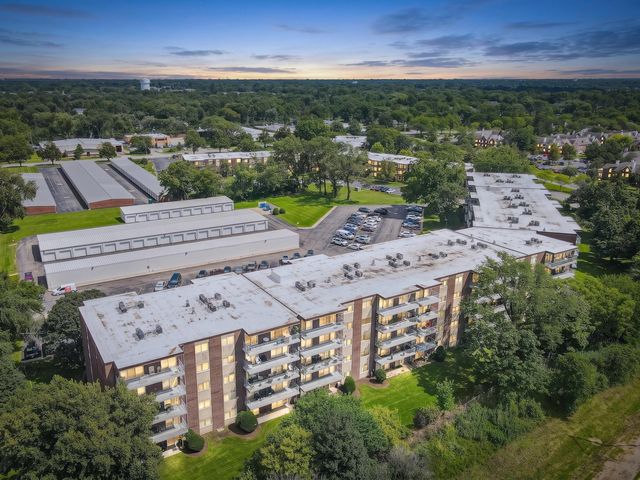 2900 Maple Avenue 19E, Downers Grove, IL 60515