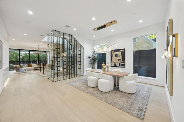 2118 Westgate Drive, Houston, TX 77019