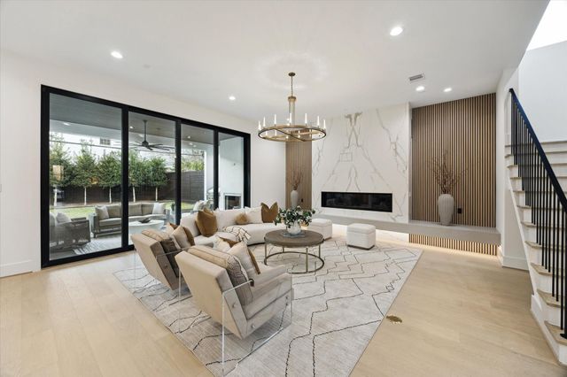 2118 Westgate Drive, Houston, TX 77019