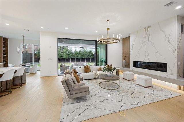 2118 Westgate Drive, Houston, TX 77019