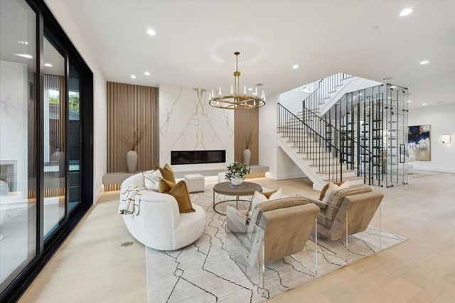 2118 Westgate Drive, Houston, TX 77019