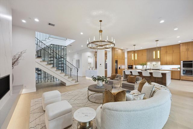 2118 Westgate Drive, Houston, TX 77019