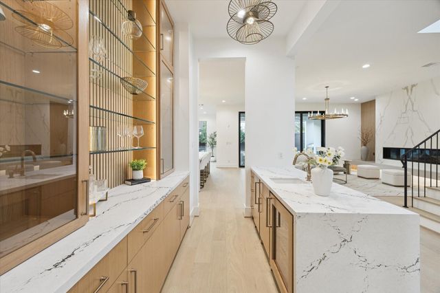 2118 Westgate Drive, Houston, TX 77019