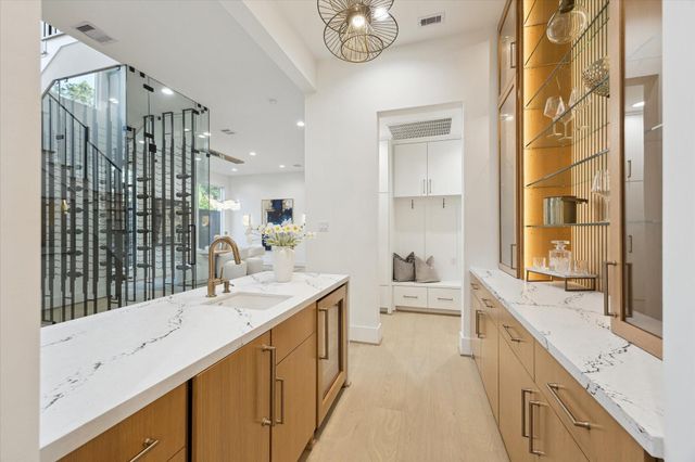 2118 Westgate Drive, Houston, TX 77019