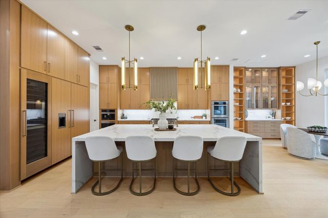 2118 Westgate Drive, Houston, TX 77019