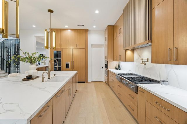 2118 Westgate Drive, Houston, TX 77019