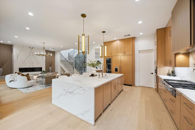 2118 Westgate Drive, Houston, TX 77019