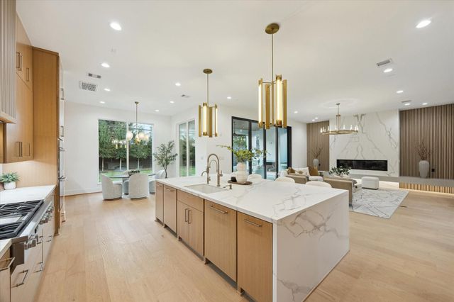 2118 Westgate Drive, Houston, TX 77019