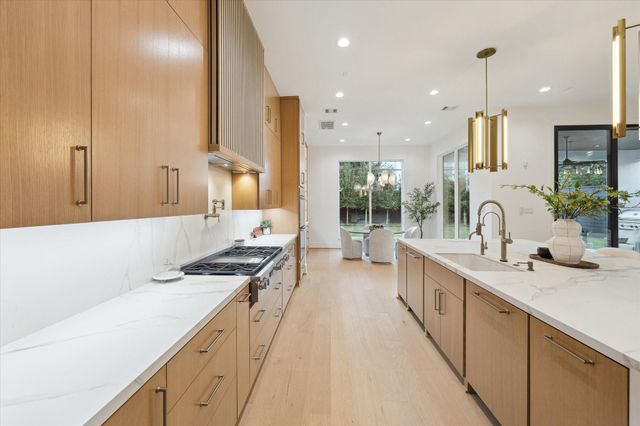 2118 Westgate Drive, Houston, TX 77019