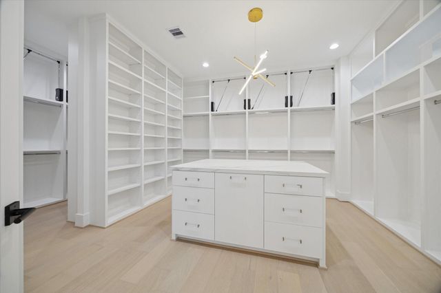 2118 Westgate Drive, Houston, TX 77019