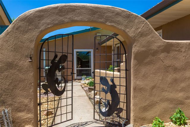 12 Arroyo Trail, Santa Fe, NM 87508