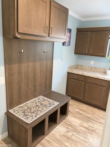 909 S Allen Road, Saint Clair, MI 48079