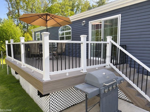 909 S Allen Road, Saint Clair, MI 48079
