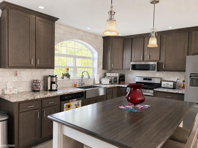 909 S Allen Road, Saint Clair, MI 48079