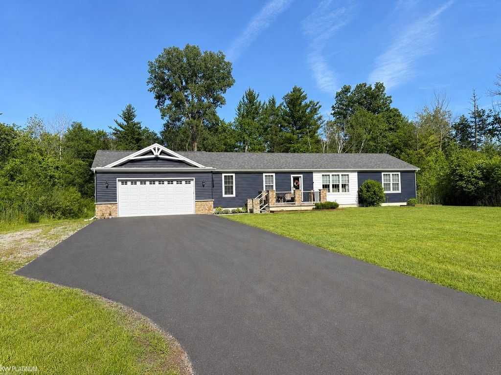 909 S Allen Road, Saint Clair, MI 48079